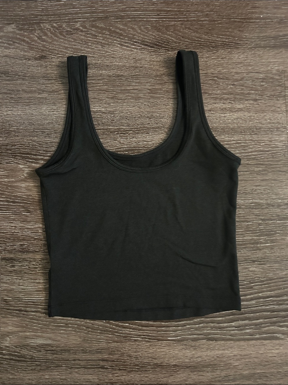Vuori Scoop Neck Cropped Tank